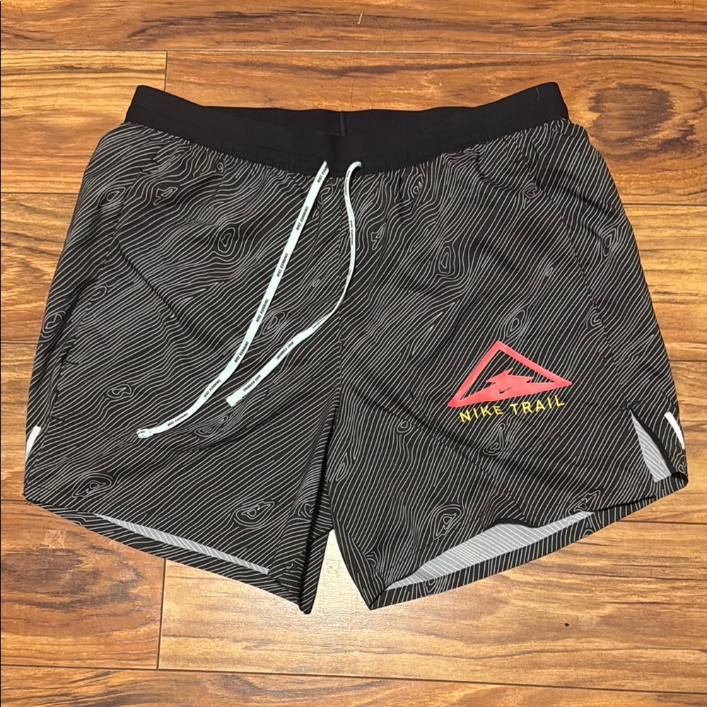 Nike Trail Black and Gray Patterned Shorts